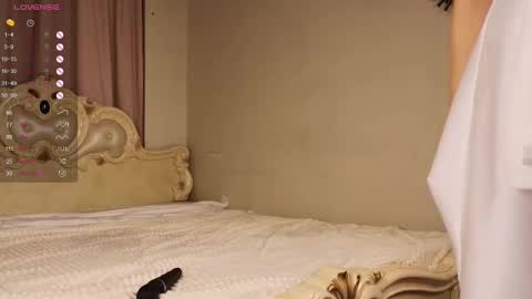 Lola online show from 02/11/25, 12:17