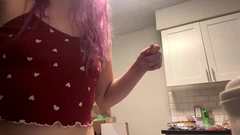 Lynn  online show from 12/18/25, 02:12