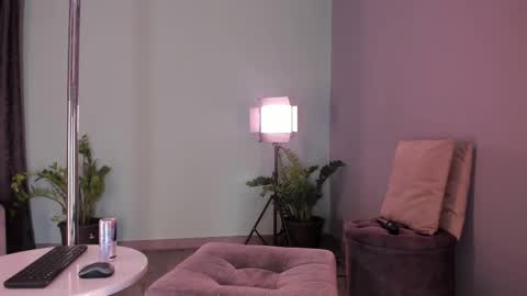 Snapshot of lynnsam_ chatting on 02/09/25, 02:07 lynnsam_ online show from 02/09/25, 02:07