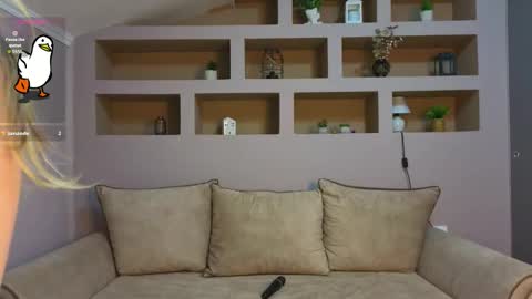 Snapshot of lynntiny chatting on 09/18/25, 05:37 Lynn online show from 09/18/25, 05:37