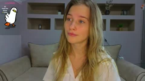 Snapshot of lynntiny chatting on 10/30/25, 04:08 Lynn online show from 10/30/25, 04:08