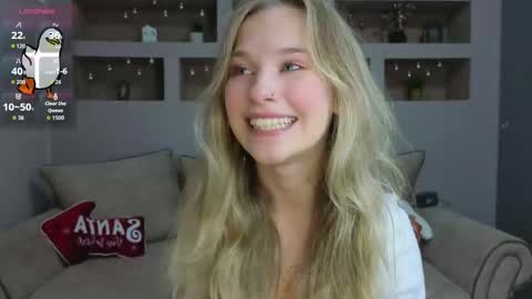 Snapshot of lynntiny chatting on 11/25/25, 02:06 Lynn online show from 11/25/25, 02:06