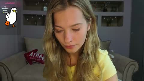 Snapshot of lynntiny chatting on 11/30/25, 04:00 Lynn online show from 11/30/25, 04:00