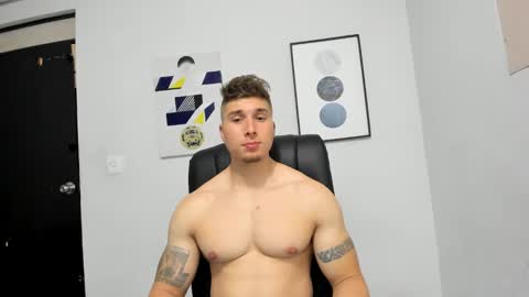 Snapshot of lyonel15 chatting on 12/31/24, 03:34 Lyonel online show from 12/31/24, 03:34