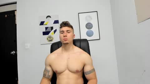 Snapshot of lyonel15 chatting on 12/31/24, 08:12 Lyonel online show from 12/31/24, 08:12