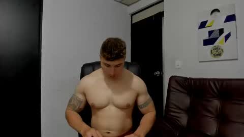 Snapshot of lyonel15 chatting on 11/01/25, 01:07 Lyonel online show from 11/01/25, 01:07