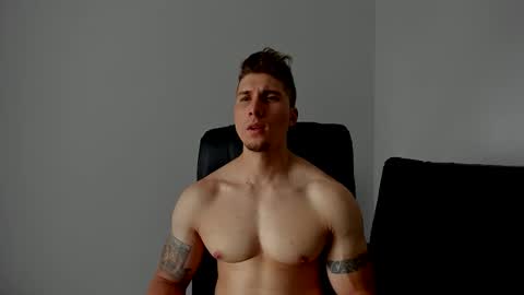 Snapshot of lyonel15 chatting on 11/22/25, 05:34 Lyonel online show from 11/22/25, 05:34