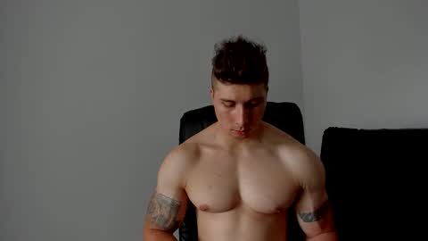 Snapshot of lyonel15 chatting on 11/30/25, 10:14 Lyonel online show from 11/30/25, 10:14