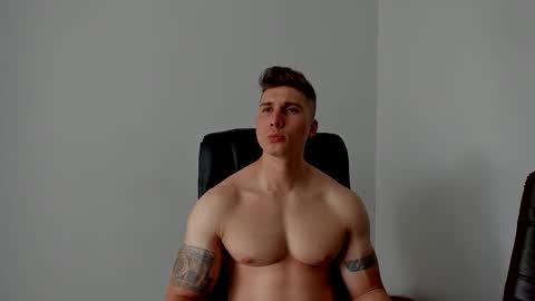 Snapshot of lyonel15 chatting on 12/04/25, 07:33 Lyonel online show from 12/04/25, 07:33