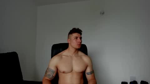 Snapshot of lyonel15 chatting on 02/17/26, 04:02 Lyonel online show from 02/17/26, 04:02