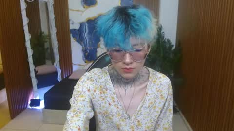 lyra_tay online show from 04/22/26, 07:15