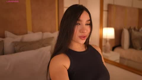 Snapshot of lyrabellini chatting on 05/03/26, 11:05 online show from 05/03/26, 11:05