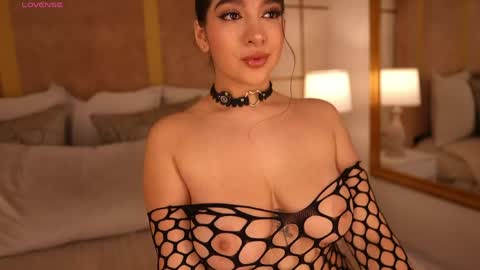 Snapshot of lyrabellini chatting on 05/19/26, 11:05 online show from 05/19/26, 11:05