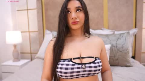 Snapshot of lyrabellini chatting on 06/10/26, 10:47 online show from 06/10/26, 10:47