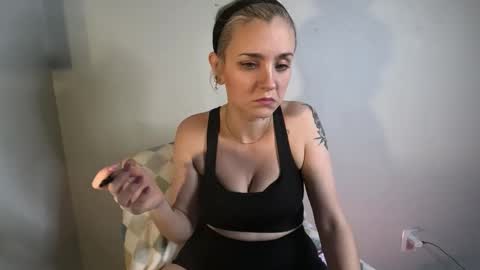 Snapshot of lyragreene chatting on 01/06/26, 08:29 Lyra Greene online show from 01/06/26, 08:29