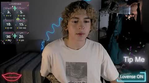 Snapshot of lyric_mirage chatting on 11/04/25, 12:59 Lyric online show from 11/04/25, 12:59