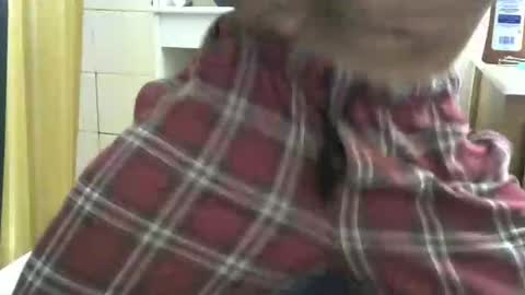 Snapshot of lyricalhippie chatting on 11/08/25, 10:15 lyricalhippie online show from 11/08/25, 10:15