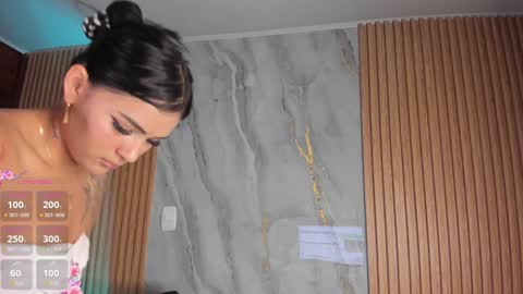    VIVIANA    online show from 02/02/25, 07:41