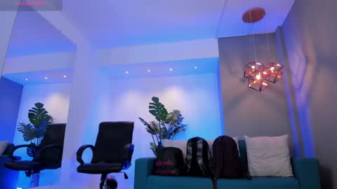 Lyssa  Everyday From 0700 to 1630 Col Time online show from 02/14/25, 08:48