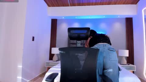 Lyssa  Everyday From 0700 to 1630 Col Time online show from 10/24/25, 12:56