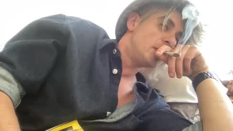 Snapshot of m00nshine710 chatting on 10/06/25, 04:37 M00nshine710 online show from 10/06/25, 04:37