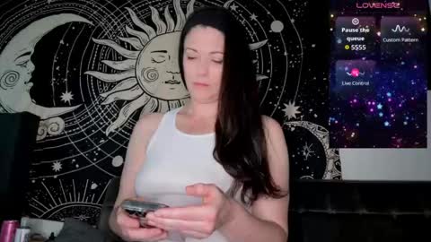 Snapshot of m0llyp0ppins chatting on 05/17/26, 04:14 M0lly online show from 05/17/26, 04:14