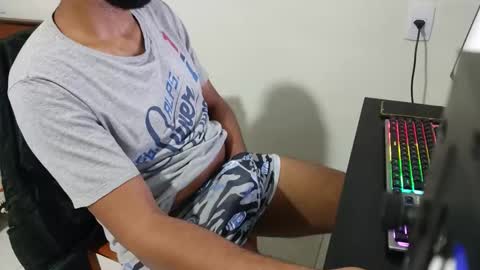 Snapshot of m0ren01995 chatting on 05/26/26, 01:45 m0ren01995 online show from 05/26/26, 01:45