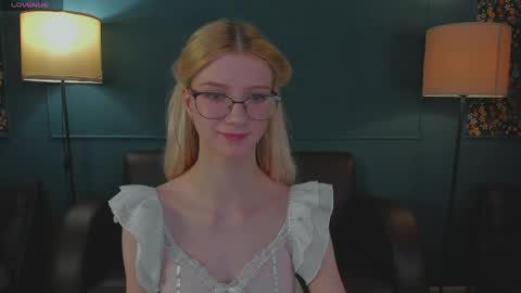 catch me on tue 10am-5pm wed 3am-10am fri 3am-5pm sat 10am-5pm sun 10am-5pm online show from 04/03/26, 11:30