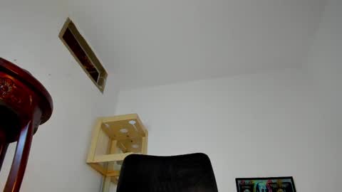 Mila online show from 03/08/25, 02:40