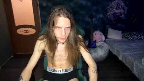 Snapshot of m1shq chatting on 12/07/24, 04:25 m1shq online show from 12/07/24, 04:25