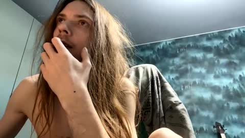 Snapshot of m1shq chatting on 12/13/24, 05:21 m1shq online show from 12/13/24, 05:21