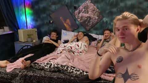 Snapshot of m1shq chatting on 03/10/25, 01:01 m1shq online show from 03/10/25, 01:01