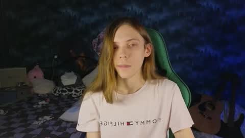 Snapshot of m1shq chatting on 10/01/25, 09:32 m1shq online show from 10/01/25, 09:32