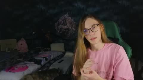 Snapshot of m1shq chatting on 10/02/25, 09:44 m1shq online show from 10/02/25, 09:44