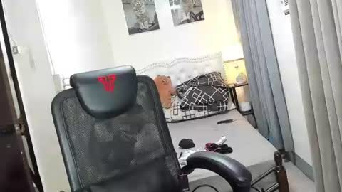 Snapshot of m1sspinay_yassie chatting on 01/19/25, 10:39 Cutie Yassie online show from 01/19/25, 10:39