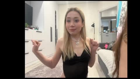 m1umiu online show from 04/18/26, 02:54