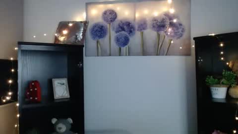 m_i_k_i_ online show from 02/02/26, 10:58