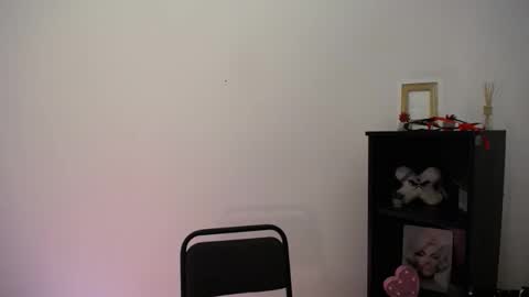 m_i_k_i_ online show from 02/13/26, 01:51