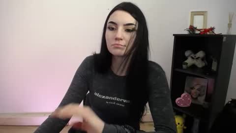 m_i_k_i_ online show from 02/16/26, 12:23