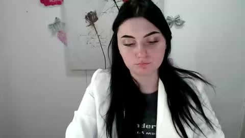 m_i_k_i_ online show from 03/09/26, 11:58