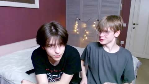 Snapshot of m_s_a_ chatting on 10/24/25, 05:31 Michael and Kai online show from 10/24/25, 05:31