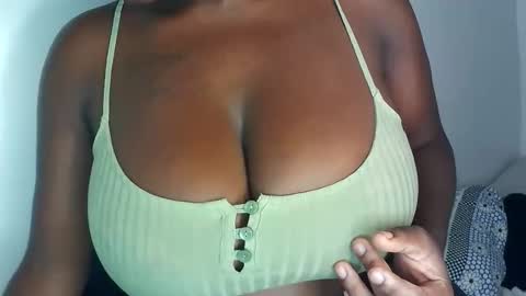 Snapshot of m_tits3 chatting on 09/12/25, 02:22 m_tits3 online show from 09/12/25, 02:22