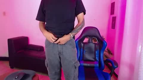 Max online show from 04/10/26, 01:49