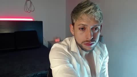 Snapshot of maaxxxrider chatting on 10/29/25, 06:04 YES MASTER online show from 10/29/25, 06:04