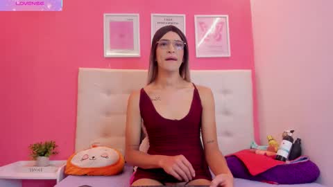 Snapshot of macarena_05_ chatting on 11/26/25, 12:33 macarena_05_ online show from 11/26/25, 12:33