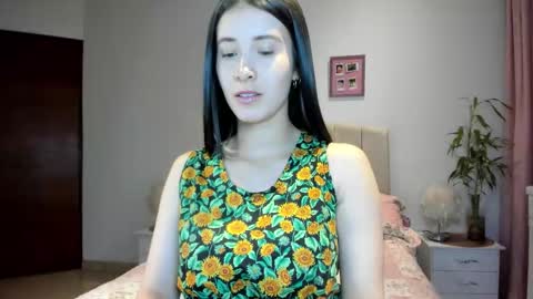 Snapshot of macarena_vallejo_ chatting on 10/30/25, 03:30 Macarena online show from 10/30/25, 03:30