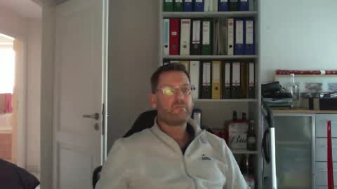 Snapshot of macfly67 chatting on 12/27/24, 02:22 macfly67 online show from 12/27/24, 02:22