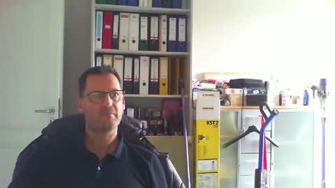 Snapshot of macfly67 chatting on 10/17/25, 01:35 macfly67 online show from 10/17/25, 01:35