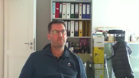 Snapshot of macfly67 chatting on 10/31/25, 12:50 macfly67 online show from 10/31/25, 12:50