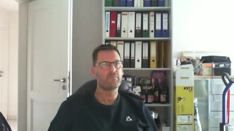 macfly67 online show from 12/23/25, 09:51